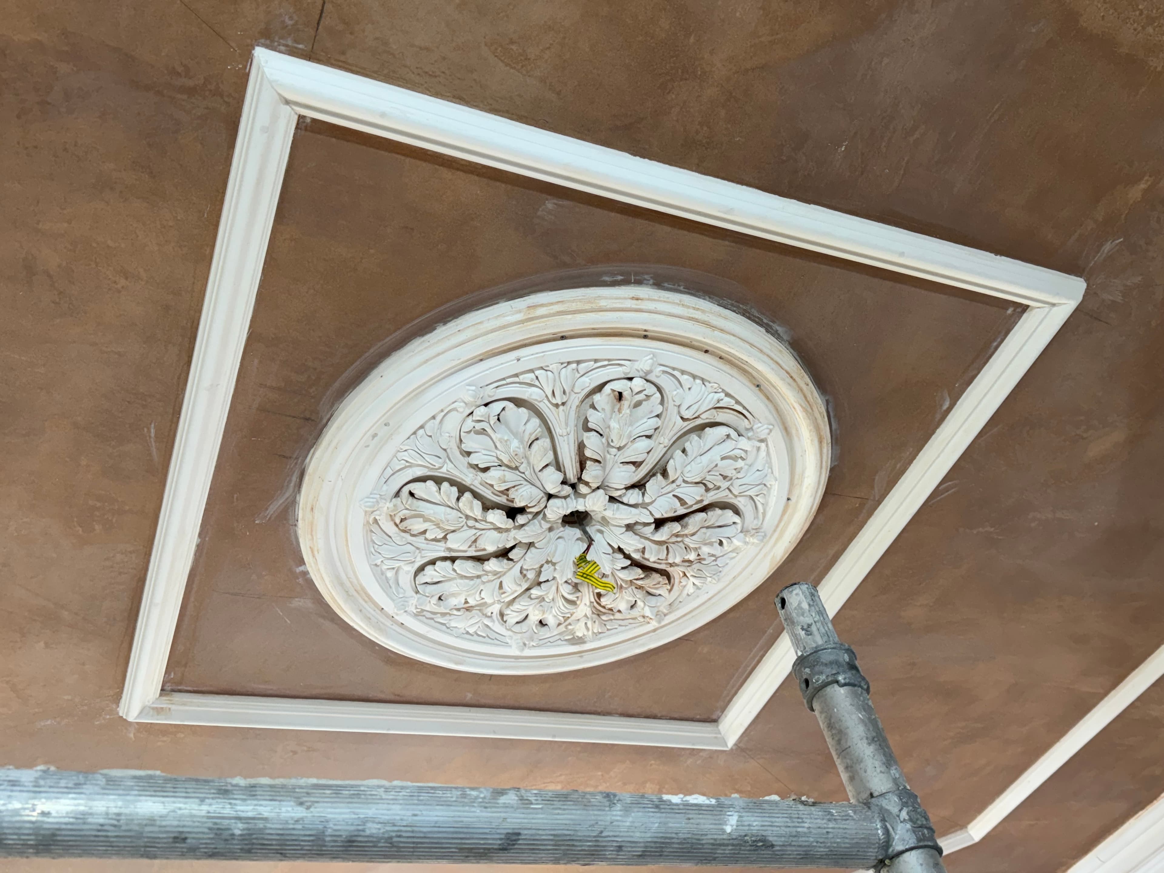 Plaster ceiling rose ready to fit