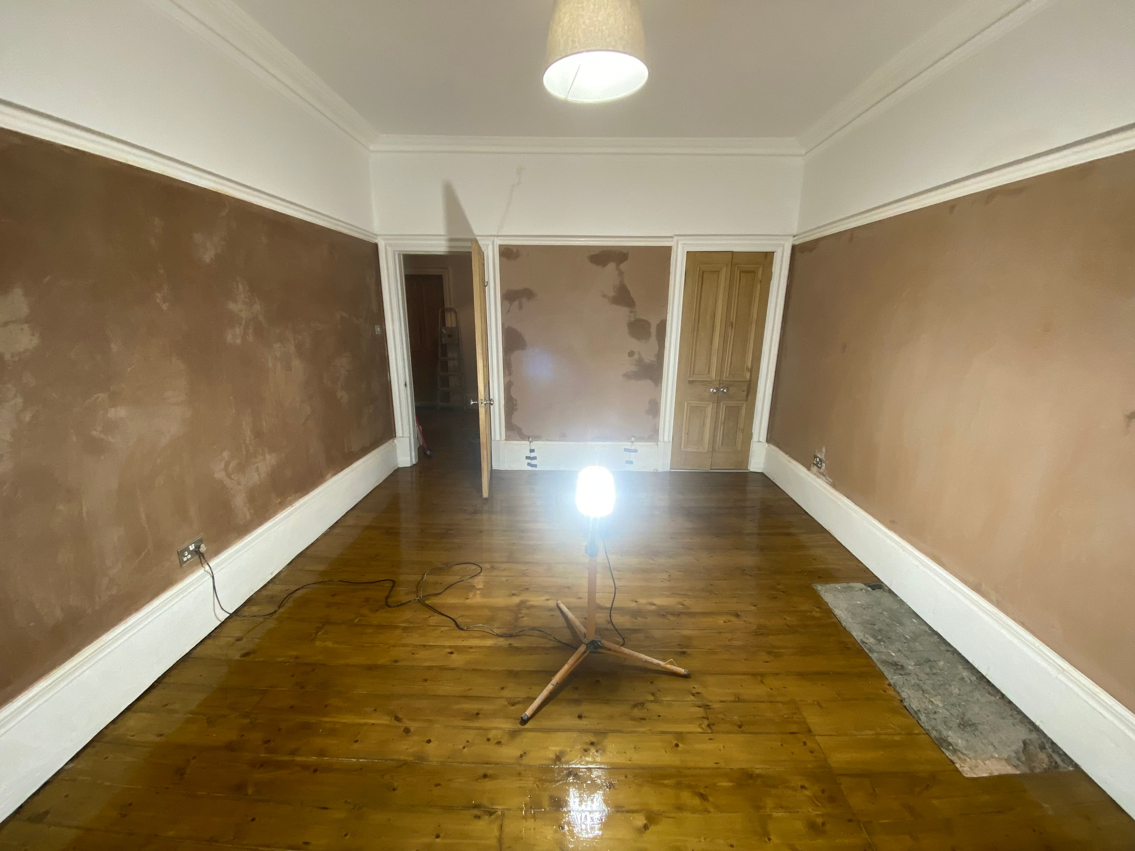 Dry lining after first-fix services