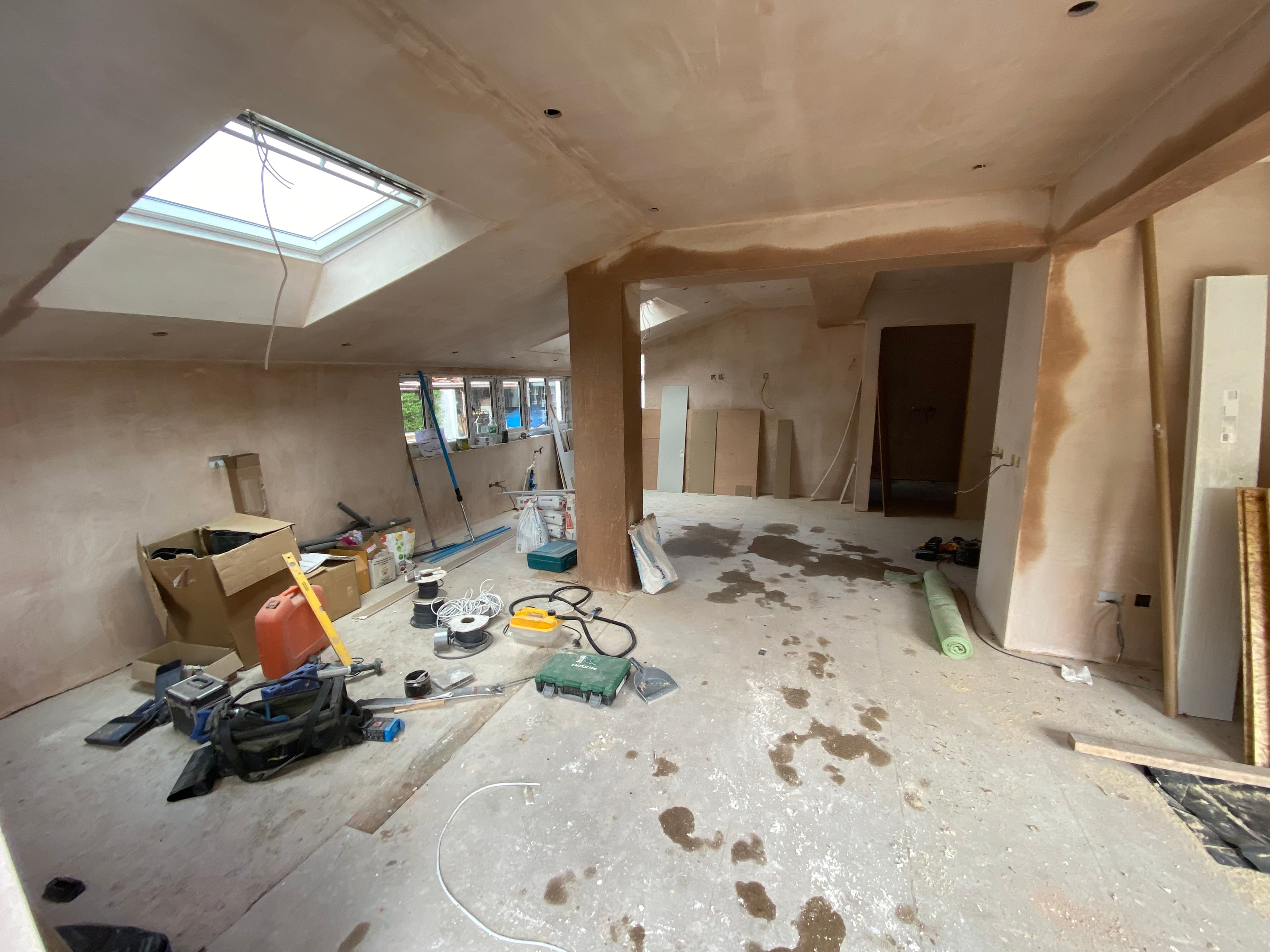 Hall ceiling on a lowered line